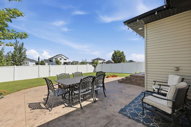 168 30th Avenue E, West Fargo, ND 58078