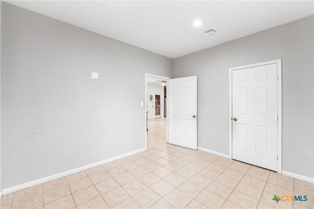 22914 Skila Drive, Elmendorf, TX 78112