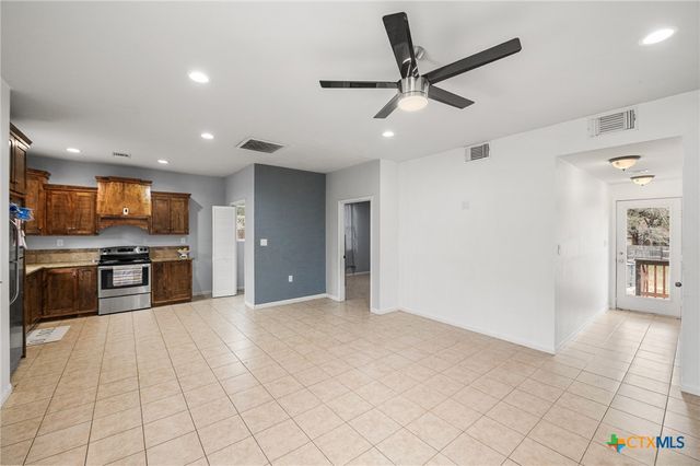 22914 Skila Drive, Elmendorf, TX 78112