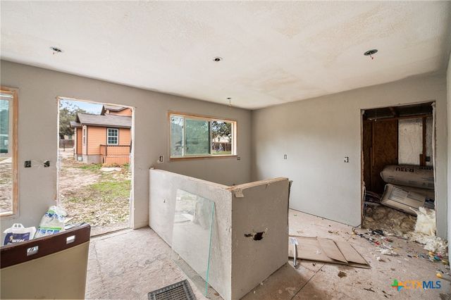 22914 Skila Drive, Elmendorf, TX 78112