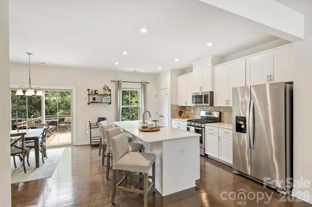 1940 Catkin Lane, Charlotte, NC 28205