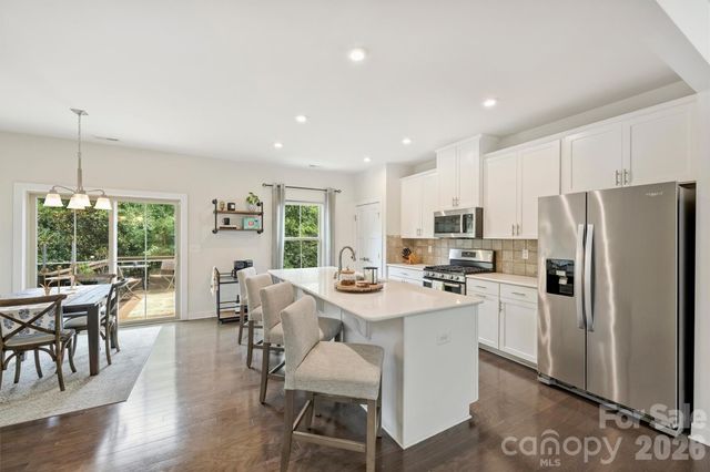 1940 Catkin Lane, Charlotte, NC 28205