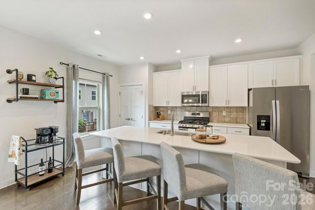 1940 Catkin Lane, Charlotte, NC 28205