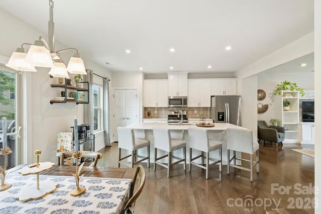 1940 Catkin Lane, Charlotte, NC 28205