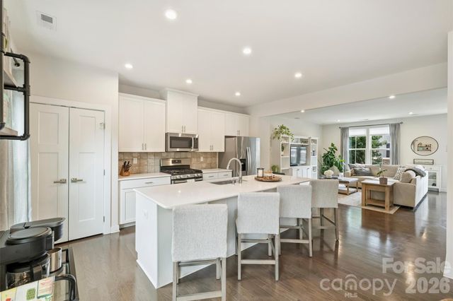 1940 Catkin Lane, Charlotte, NC 28205