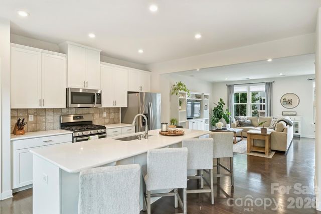 1940 Catkin Lane, Charlotte, NC 28205