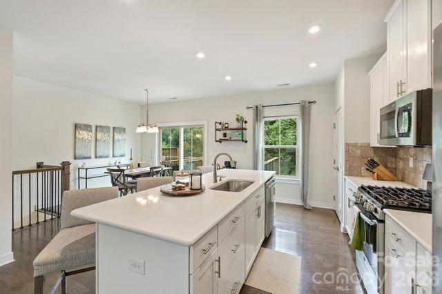 1940 Catkin Lane, Charlotte, NC 28205