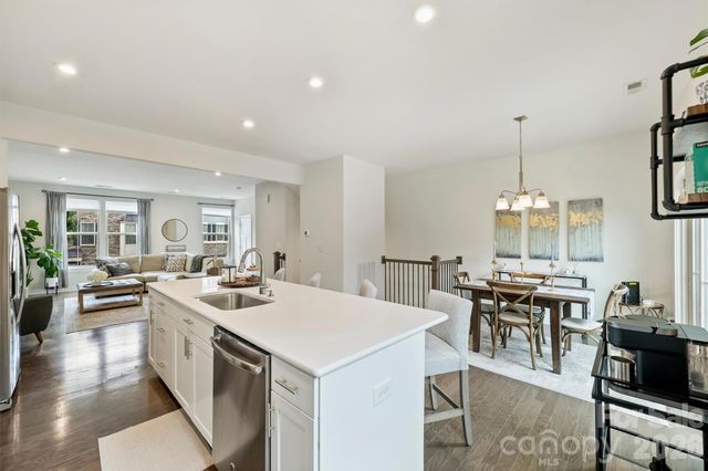 1940 Catkin Lane, Charlotte, NC 28205