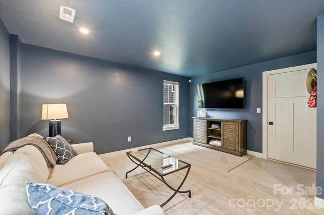 1940 Catkin Lane, Charlotte, NC 28205