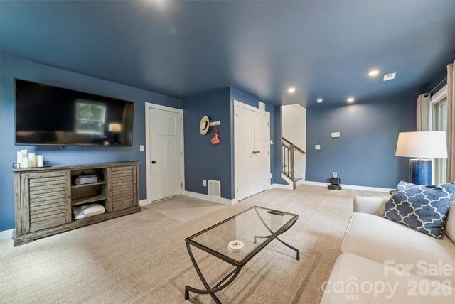 1940 Catkin Lane, Charlotte, NC 28205
