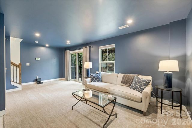 1940 Catkin Lane, Charlotte, NC 28205
