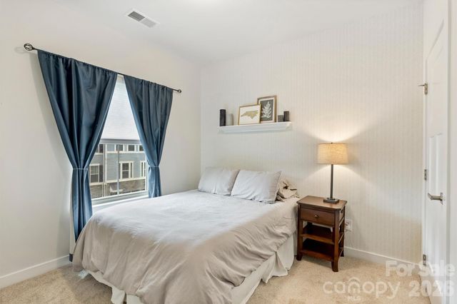 1940 Catkin Lane, Charlotte, NC 28205