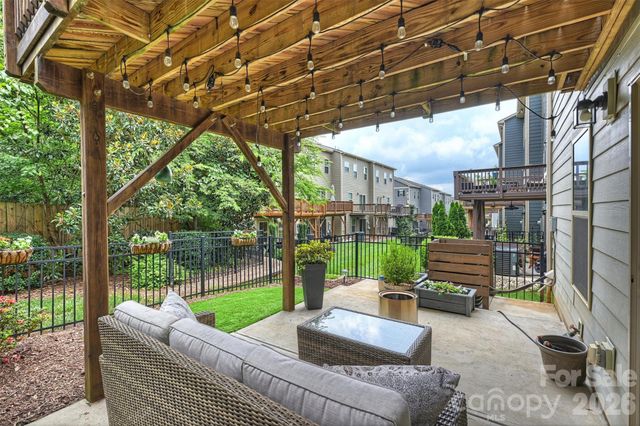 1940 Catkin Lane, Charlotte, NC 28205