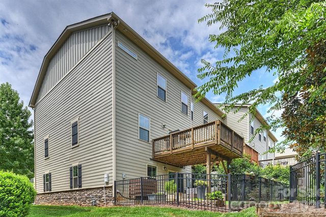 1940 Catkin Lane, Charlotte, NC 28205