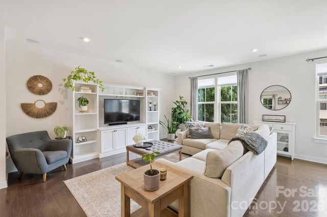 1940 Catkin Lane, Charlotte, NC 28205