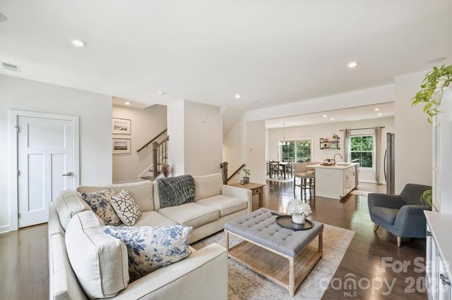 1940 Catkin Lane, Charlotte, NC 28205