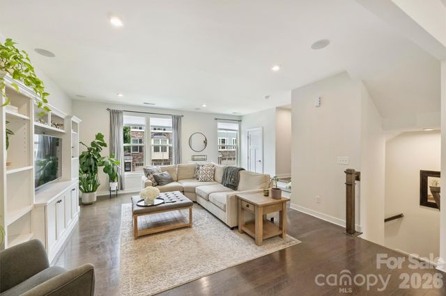 1940 Catkin Lane, Charlotte, NC 28205