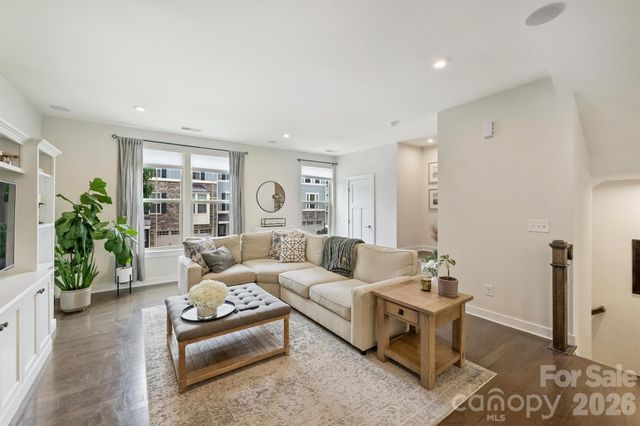 1940 Catkin Lane, Charlotte, NC 28205