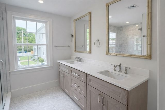 66 Pleasant Street 2, Marblehead, MA 01945