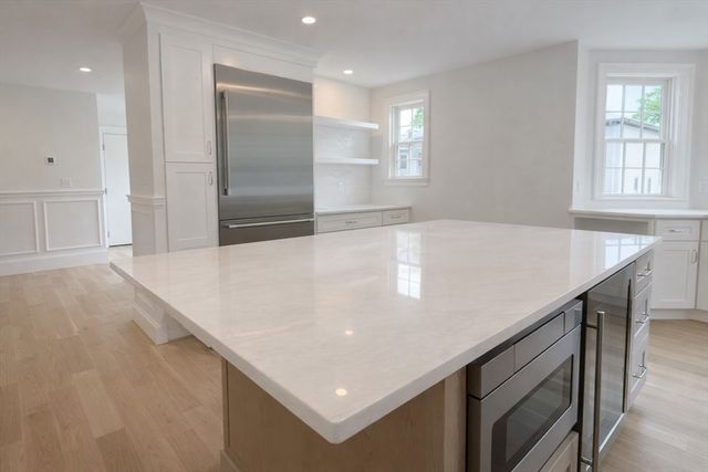 66 Pleasant Street 2, Marblehead, MA 01945