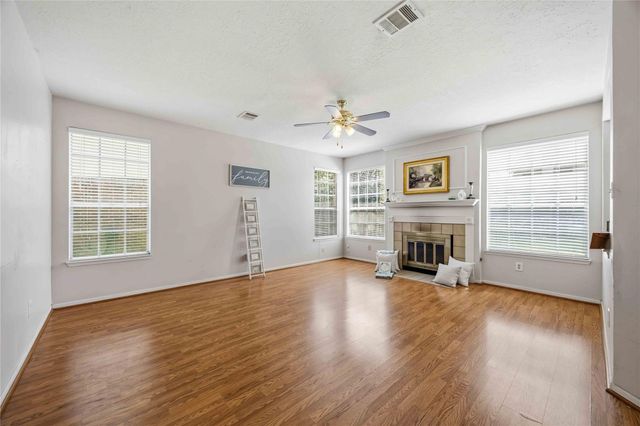 206 Scarlet Maple Drive, Sugar Land, TX 77479