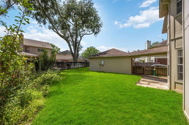 206 Scarlet Maple Drive, Sugar Land, TX 77479