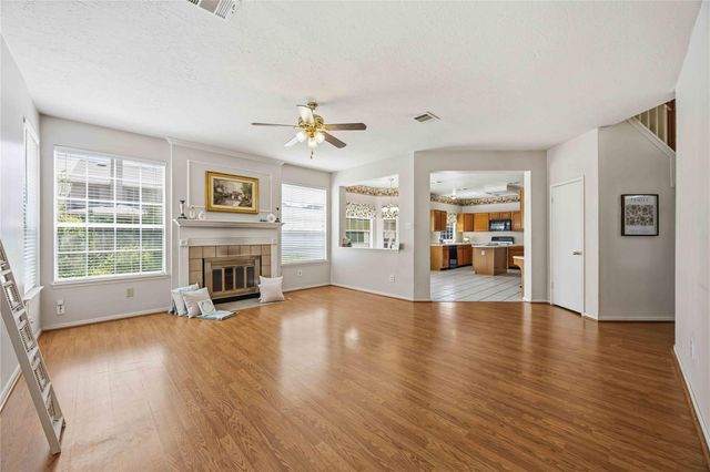 206 Scarlet Maple Drive, Sugar Land, TX 77479