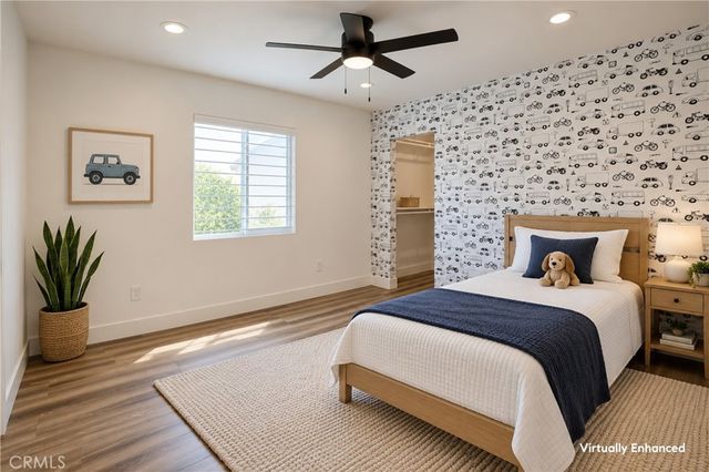 315 University Drive, Costa Mesa, CA 92627