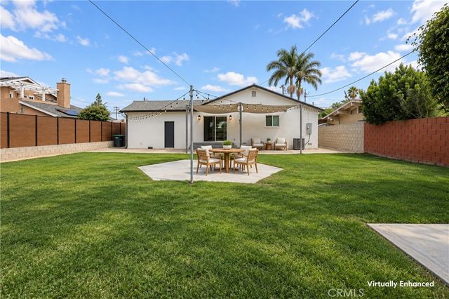 315 University Drive, Costa Mesa, CA 92627