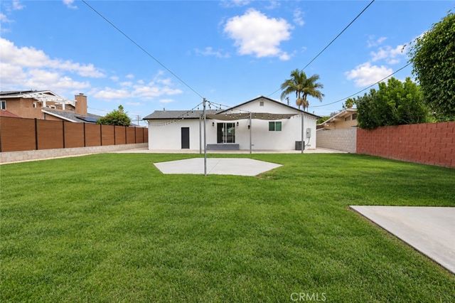 315 University Drive, Costa Mesa, CA 92627