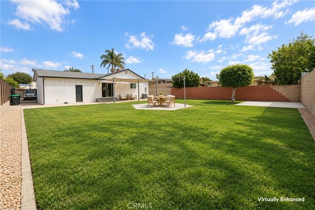 315 University Drive, Costa Mesa, CA 92627