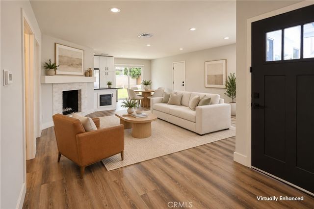 315 University Drive, Costa Mesa, CA 92627