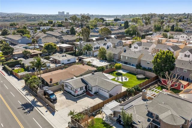 315 University Drive, Costa Mesa, CA 92627