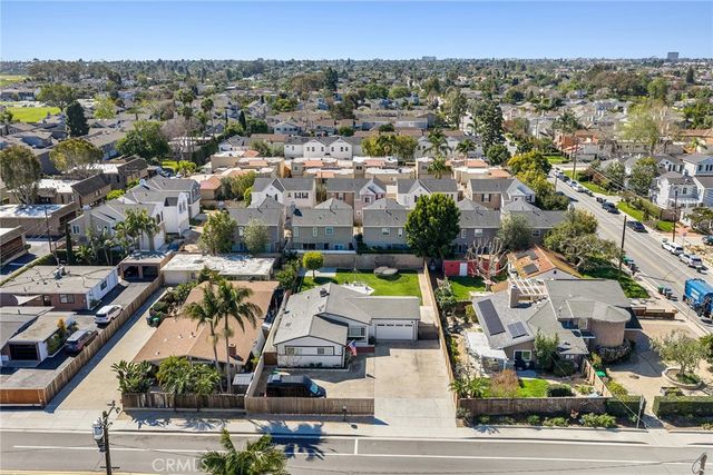 315 University Drive, Costa Mesa, CA 92627
