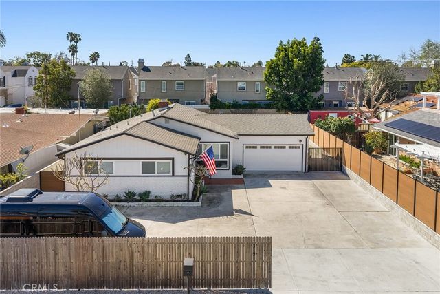 315 University Drive, Costa Mesa, CA 92627
