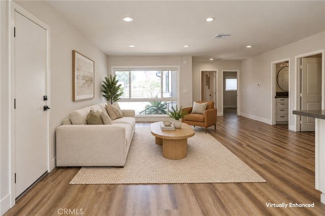 315 University Drive, Costa Mesa, CA 92627