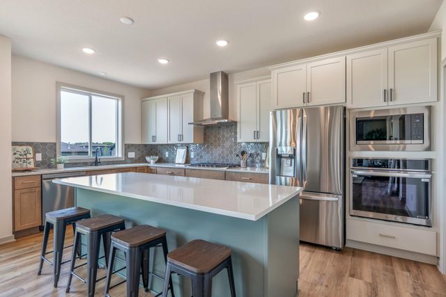 5036 Airlake Draw, Woodbury, MN 55129