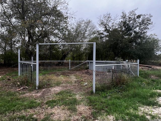 304 County Road 6611, Devine, TX 78016