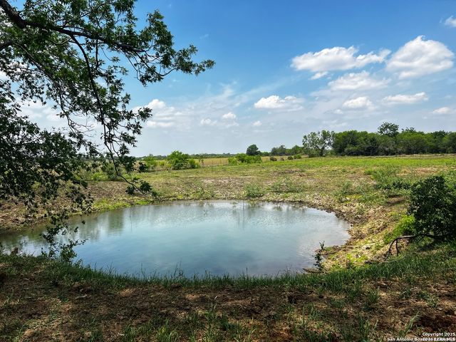 304 County Road 6611, Devine, TX 78016