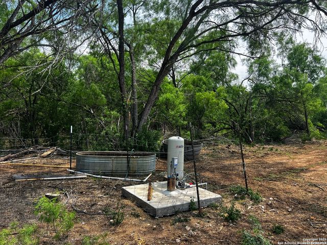 304 County Road 6611, Devine, TX 78016