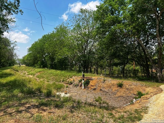 304 County Road 6611, Devine, TX 78016