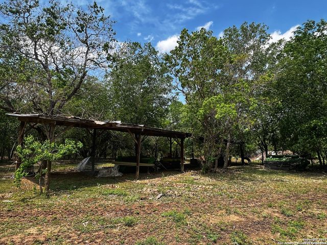 304 County Road 6611, Devine, TX 78016