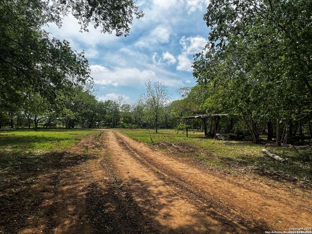 304 County Road 6611, Devine, TX 78016