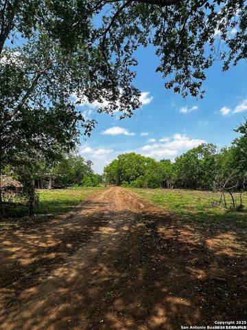 304 County Road 6611, Devine, TX 78016