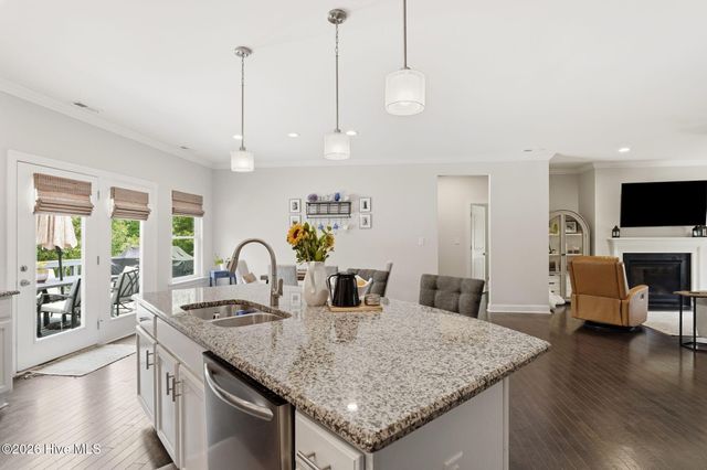 170 Beths Point, West End, NC 27376