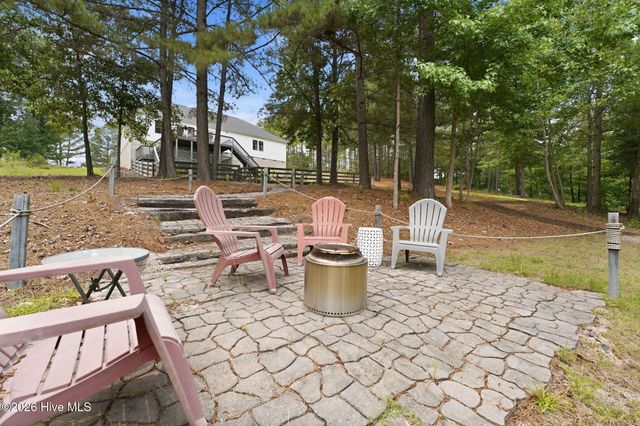 170 Beths Point, West End, NC 27376