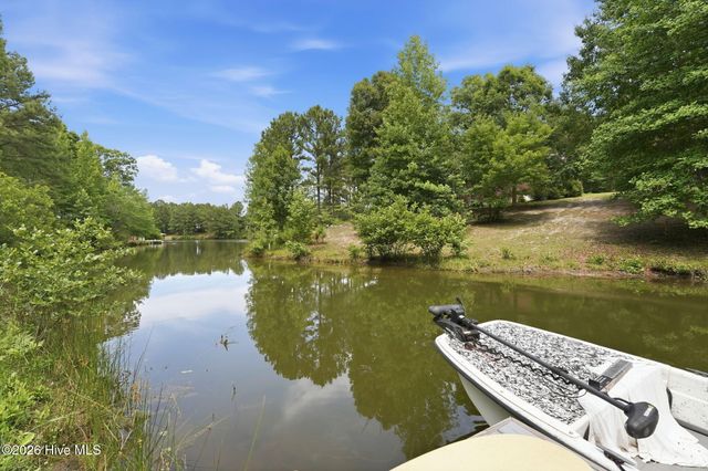 170 Beths Point, West End, NC 27376
