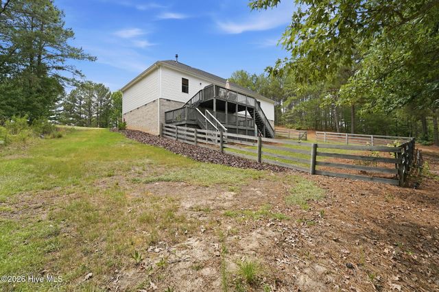 170 Beths Point, West End, NC 27376