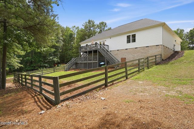 170 Beths Point, West End, NC 27376