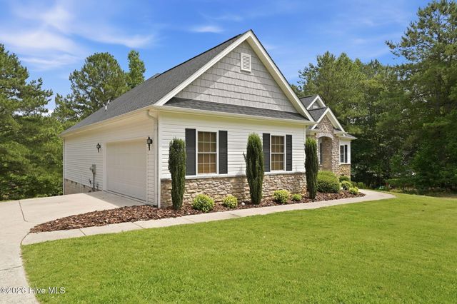 170 Beths Point, West End, NC 27376